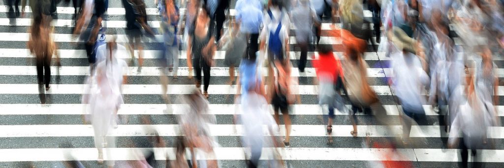 pedestrians-400811_1920-1024x341